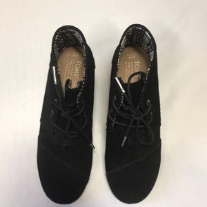 BNWOB TOMS black suede booties